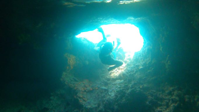 20220301 1970 Staniel Cay Thunderball Grotto