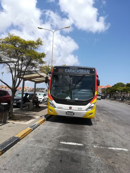 20210813 13890 Curacao mit dem Bus zu Immigration